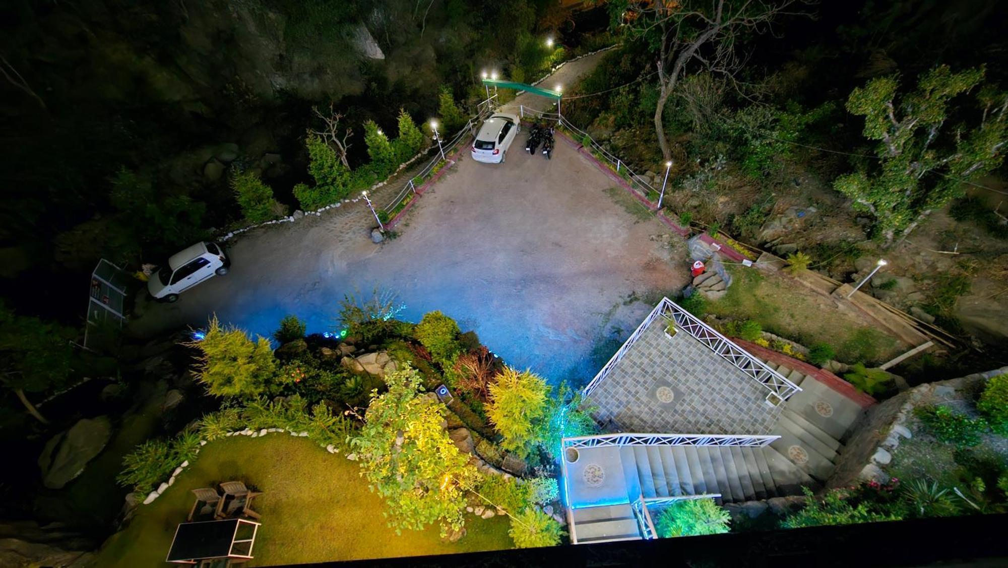 On The Rocks Hotel Kasauli Exterior photo