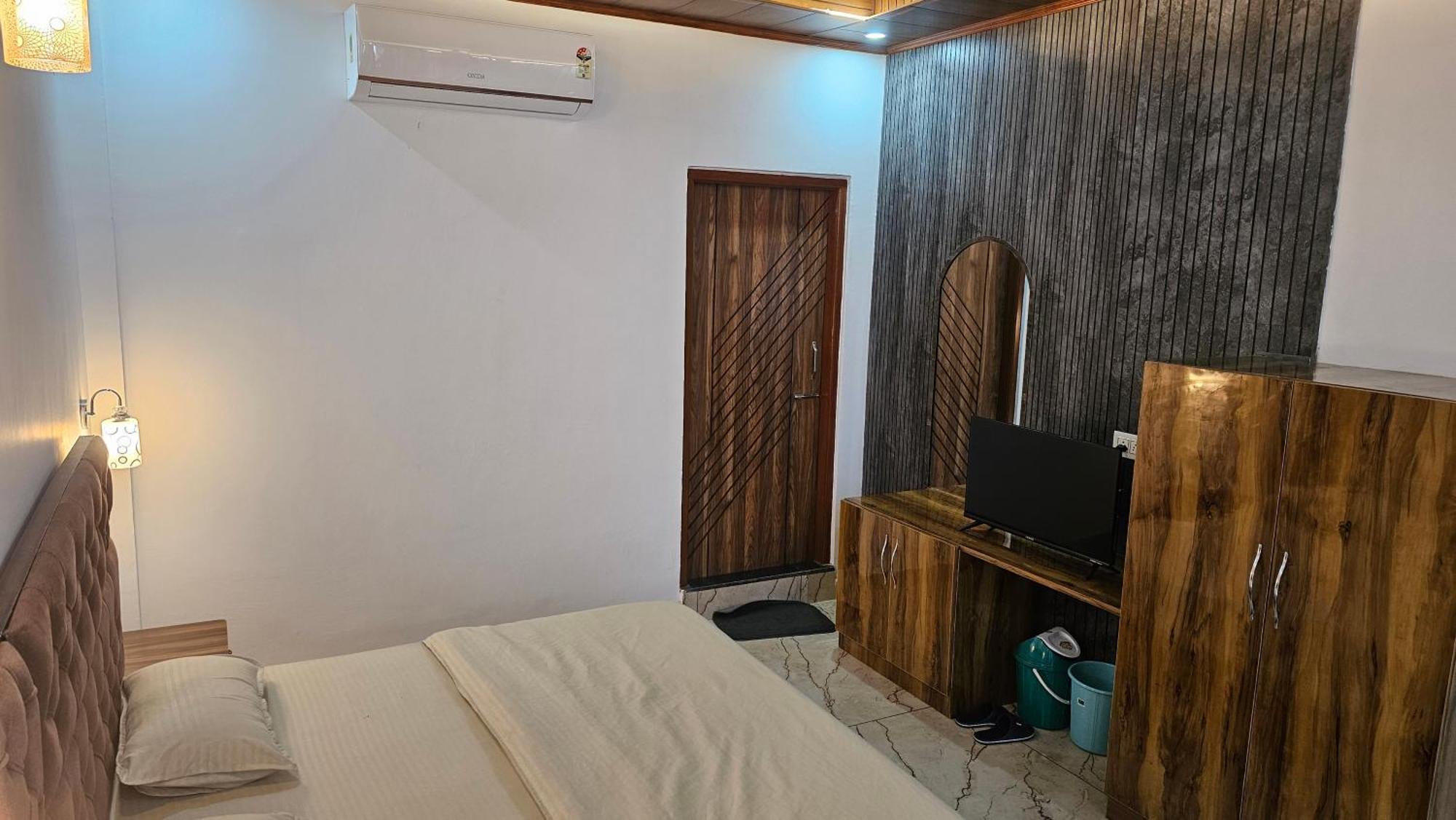 On The Rocks Hotel Kasauli Exterior photo