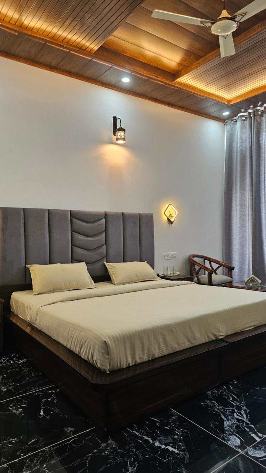 On The Rocks Hotel Kasauli Exterior photo