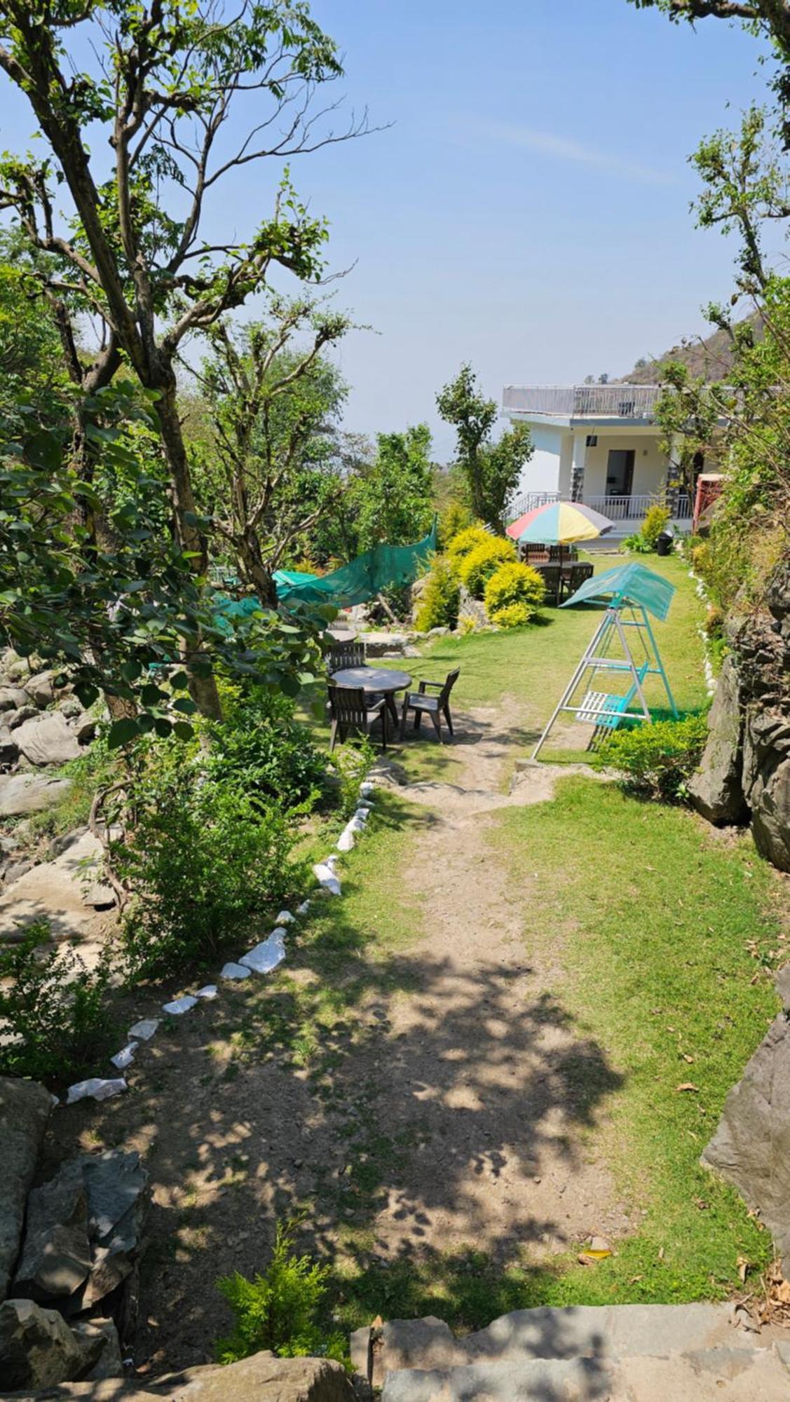 On The Rocks Hotel Kasauli Exterior photo