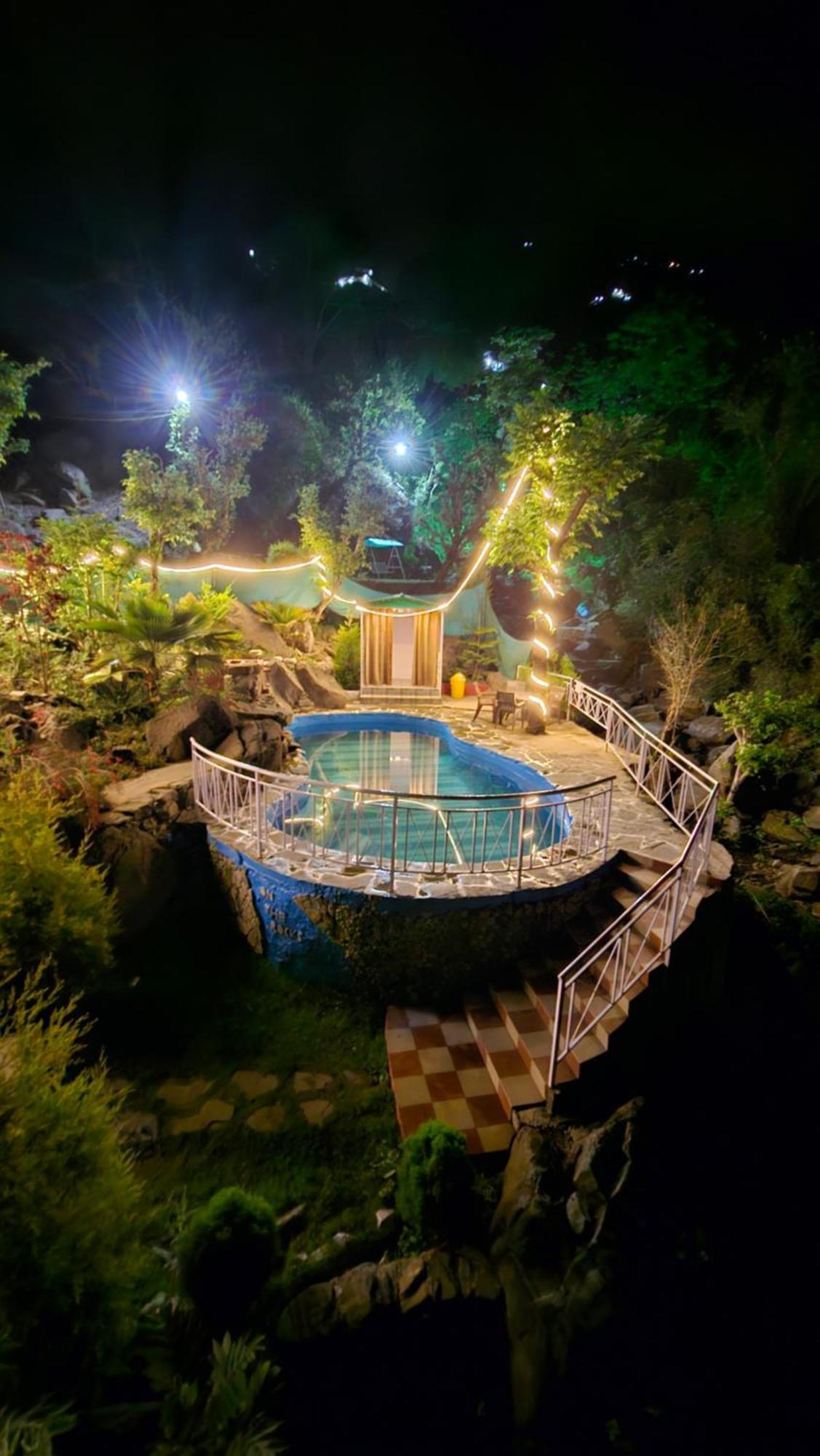 On The Rocks Hotel Kasauli Exterior photo