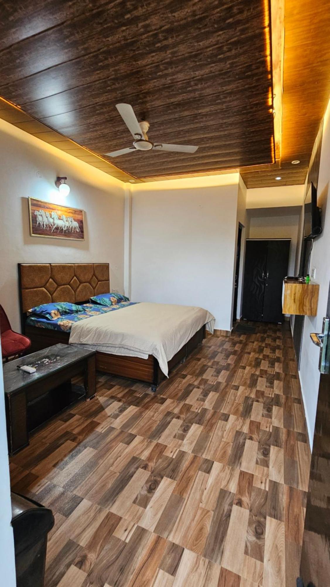 On The Rocks Hotel Kasauli Exterior photo