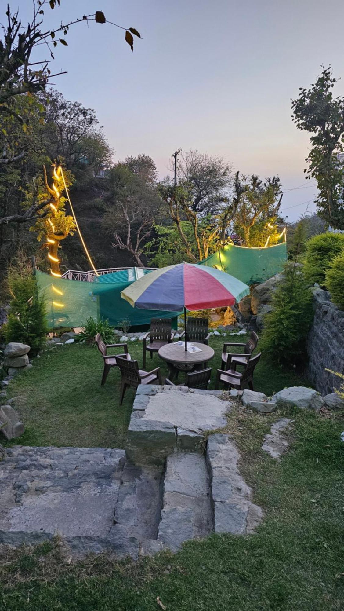 On The Rocks Hotel Kasauli Exterior photo