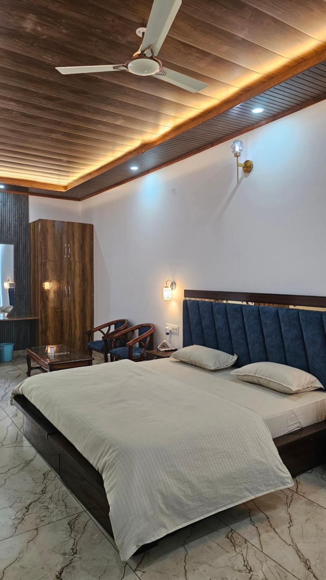 On The Rocks Hotel Kasauli Exterior photo