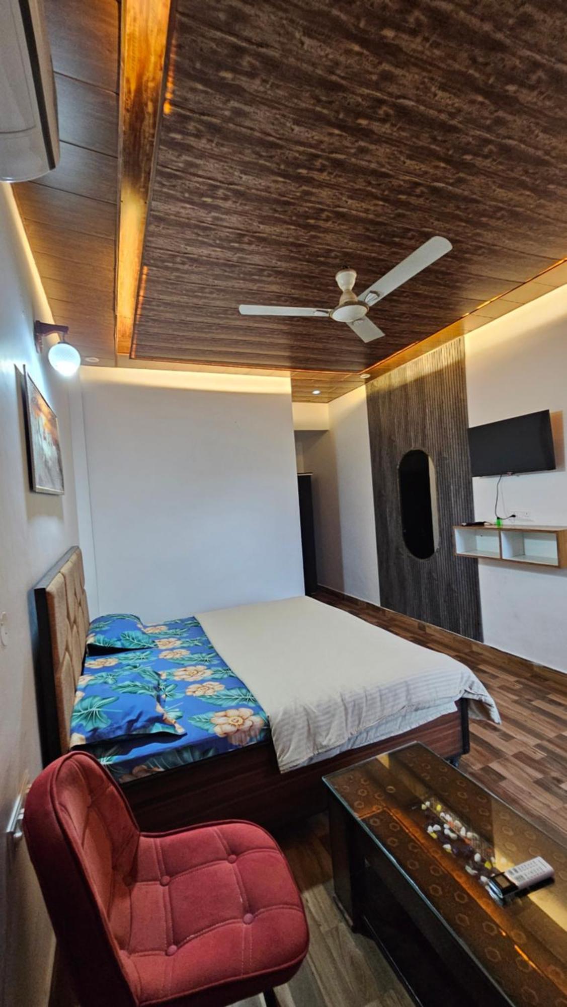 On The Rocks Hotel Kasauli Exterior photo