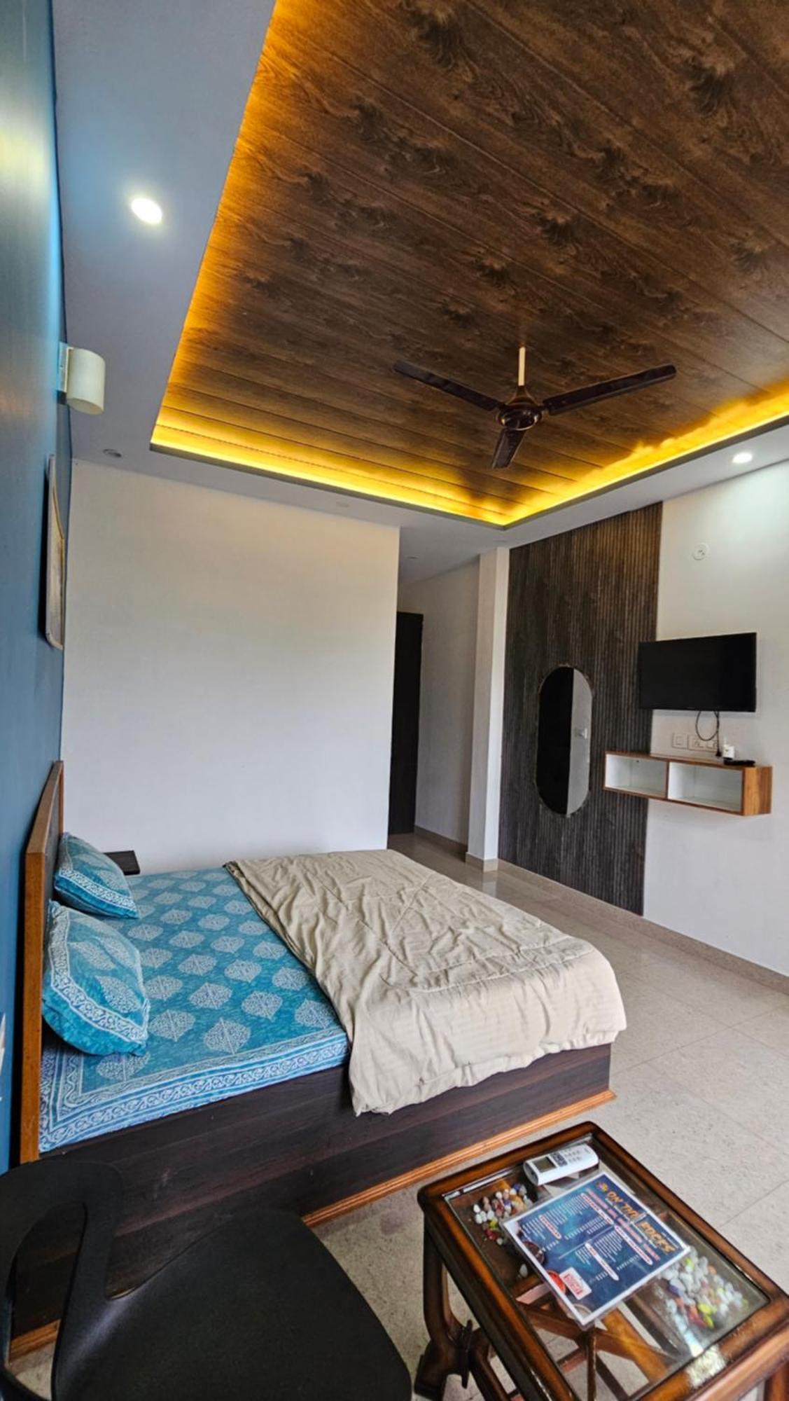 On The Rocks Hotel Kasauli Exterior photo