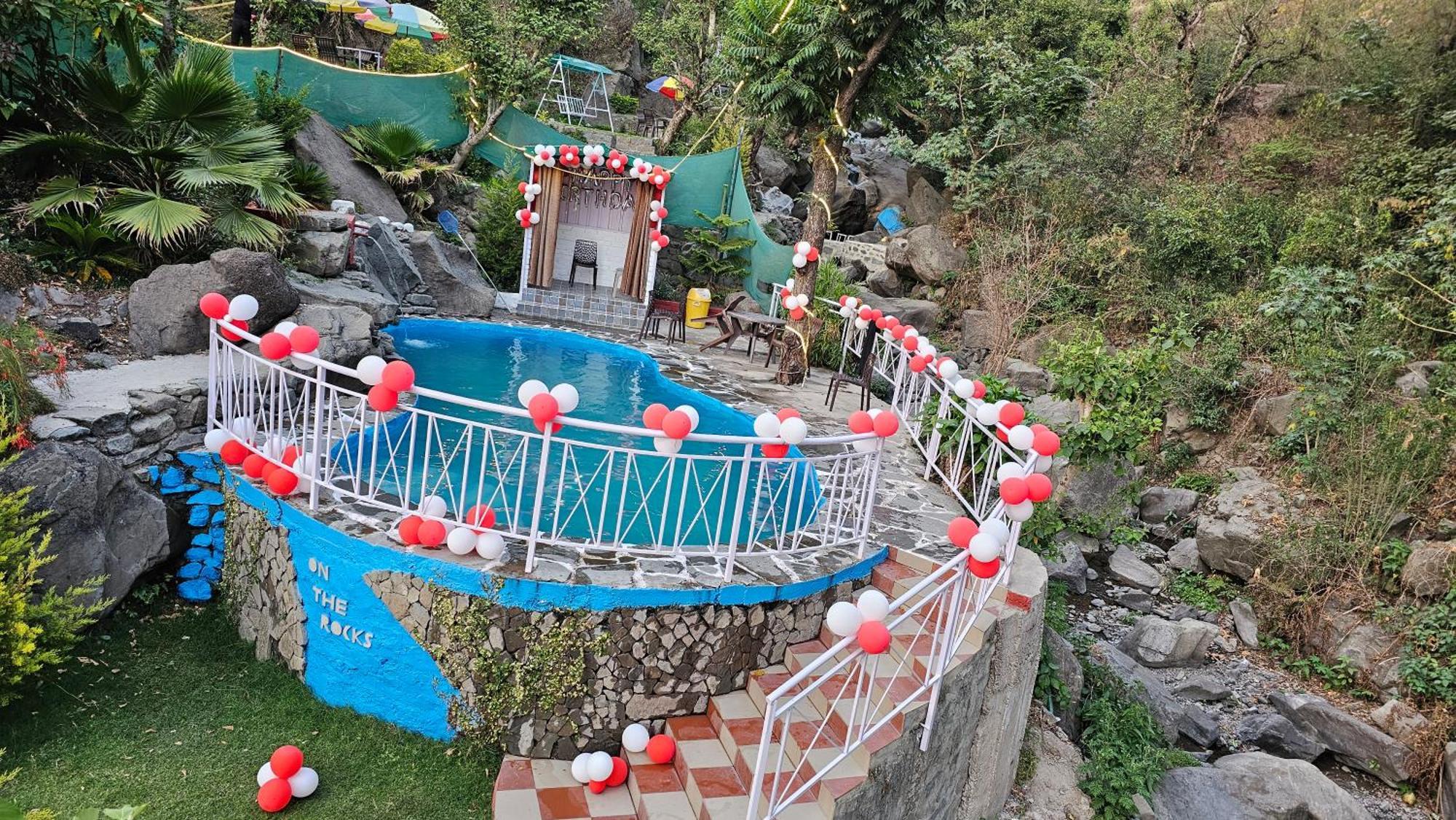On The Rocks Hotel Kasauli Exterior photo