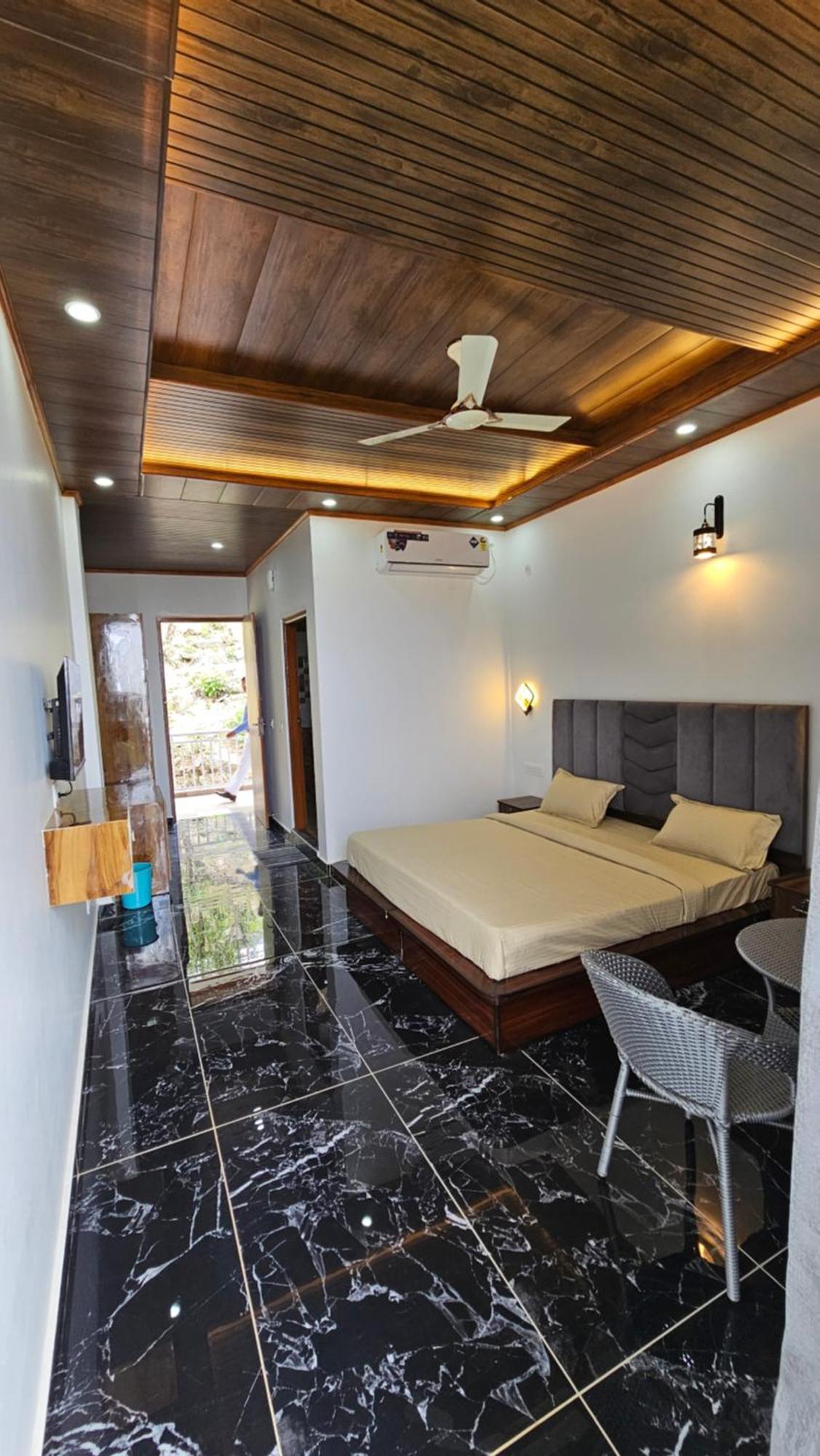 On The Rocks Hotel Kasauli Exterior photo