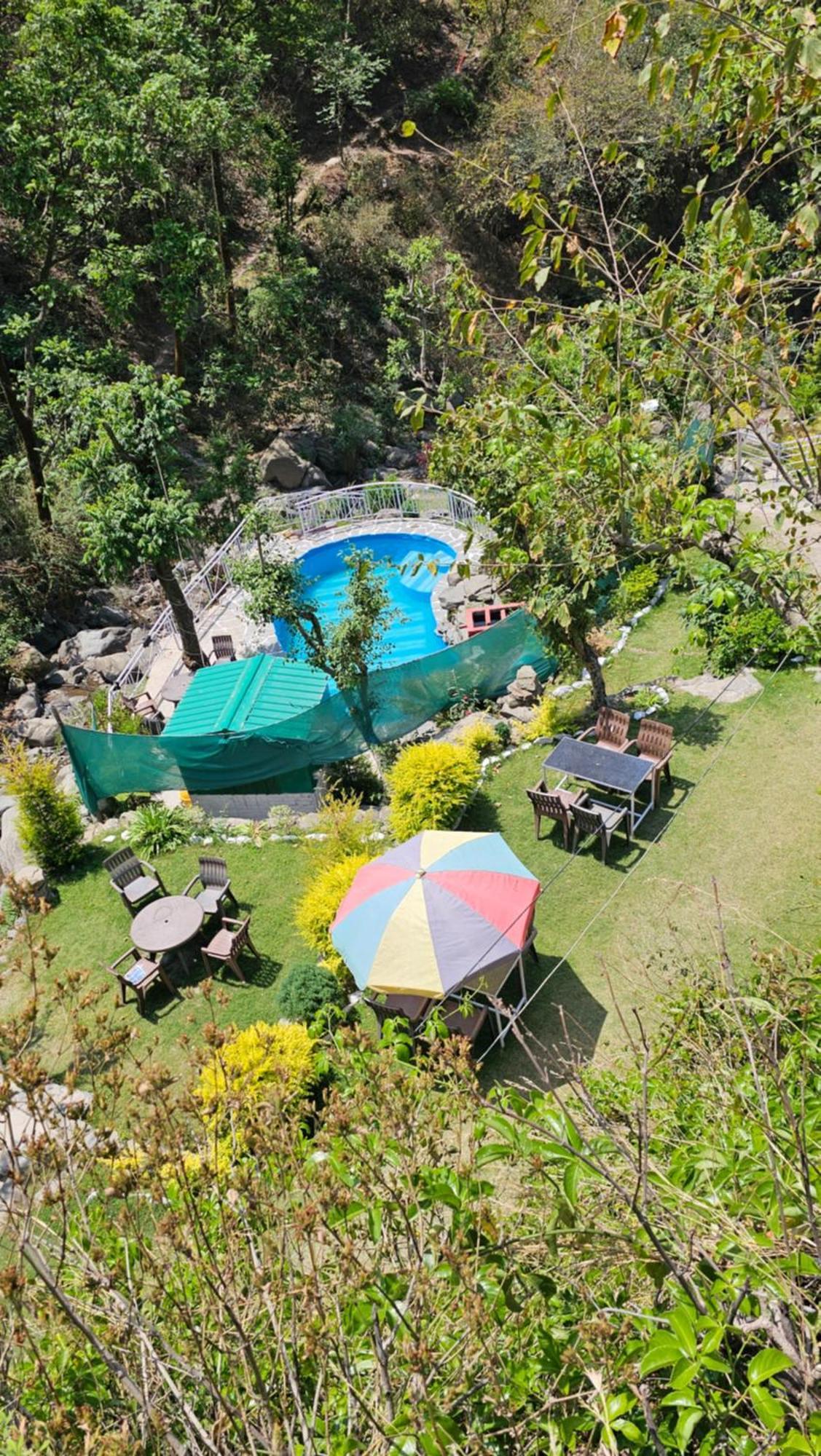 On The Rocks Hotel Kasauli Exterior photo